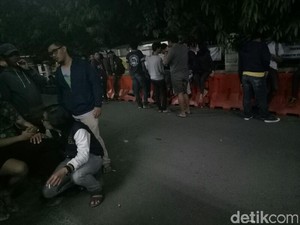 Keluarga dan Rekan Frans Mahasiswa Perbanas Terus Datangi RSCM