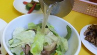 Bulalo Special merupakan sup daging dengan kuah gurih. Terdiri dari potongan daging sapi, tulang sumsum, potongan jagung dan kol. Bumbunya sendiri terasa cukup ringan.