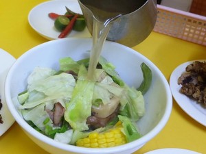 Bulaluhan Sa Espana: Gurihnya Sup Tulang Sumsum dan Ikan Goreng Gaya Warteg Manila