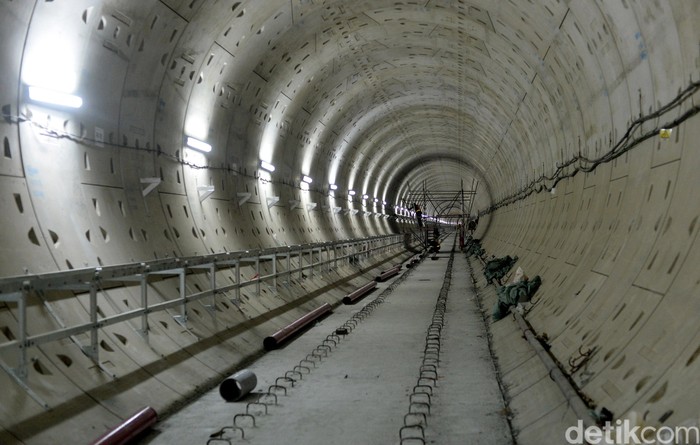 Ada Remaja Masuk Terowongan MRT Tanpa Masker, Apa Efeknya Bagi Paru?
