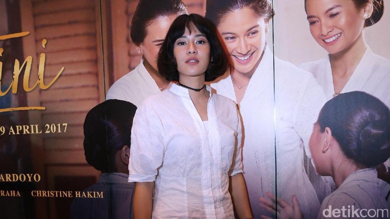 Dian Sastro Tepis Tangan Fans Tak Pengaruhi Penonton Kartini Dian Sastro Tepis Tangan Fans Tak Pengaruhi Penonton Kartini