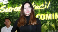 Aura Kasih berperan sebagai pekerja klub malam bernama Ningsih, membuatnya harus tampil lebih seksi demi perannya tersebut. Pool/Palevi S/detikFoto.