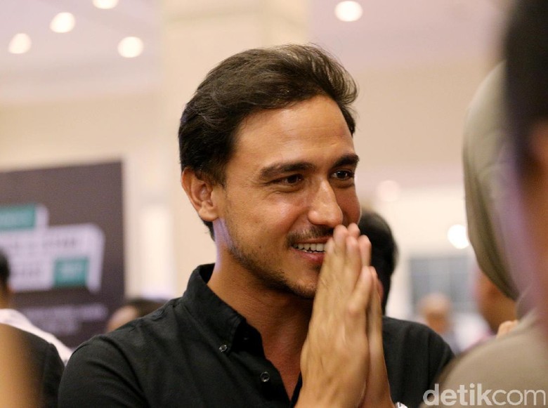 Usai Lamar Raisa Hamish Daud Sembunyi di Balik Gorden Usai Lamar Raisa Hamish Daud Sembunyi di Balik Gorden
