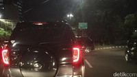 Mobil terlihat mencoba menuju Cilandak KKO. Biasanya yang melawan arus di sini adalah para pemotor dari Jalan Ampera Raya. Foto: Hasan (Pembaca)