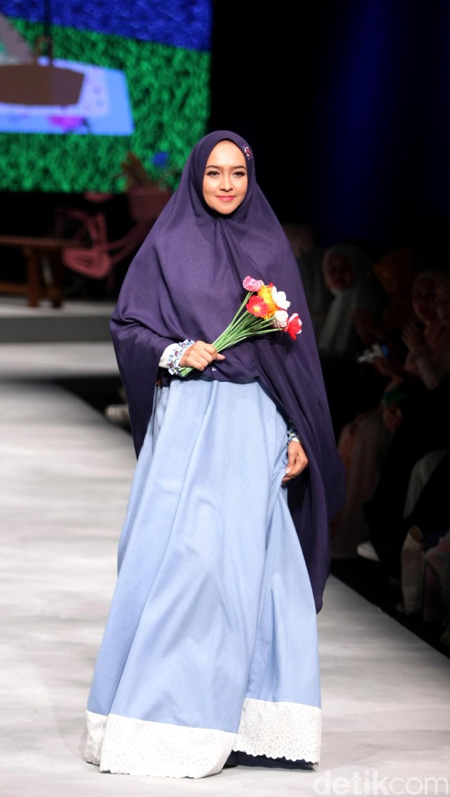 Koleksi Brand Si.Se.Sa yang mengusung tema PopNimes di Muslim Fashion Festival 2017. Jakarta Convention Center. Senayan. jakarta. [Foto: Mohammad Abduh/Wolipop]