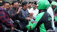 Ahok dan Djarot meninggalkan kantor GP Ansor, Senen, Jakarta Pusat.