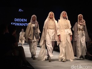 Karya Deden Siswanto Hingga Siswi SMK Eksis di Muslim Fashion Festival, JCC
