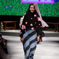 Koleksi Brand Si.Se.Sa yang mengusung tema PopNimes di Muslim Fashion Festival 2017. Jakarta Convention Center. Senayan. jakarta. [Foto: Mohammad Abduh/Wolipop]