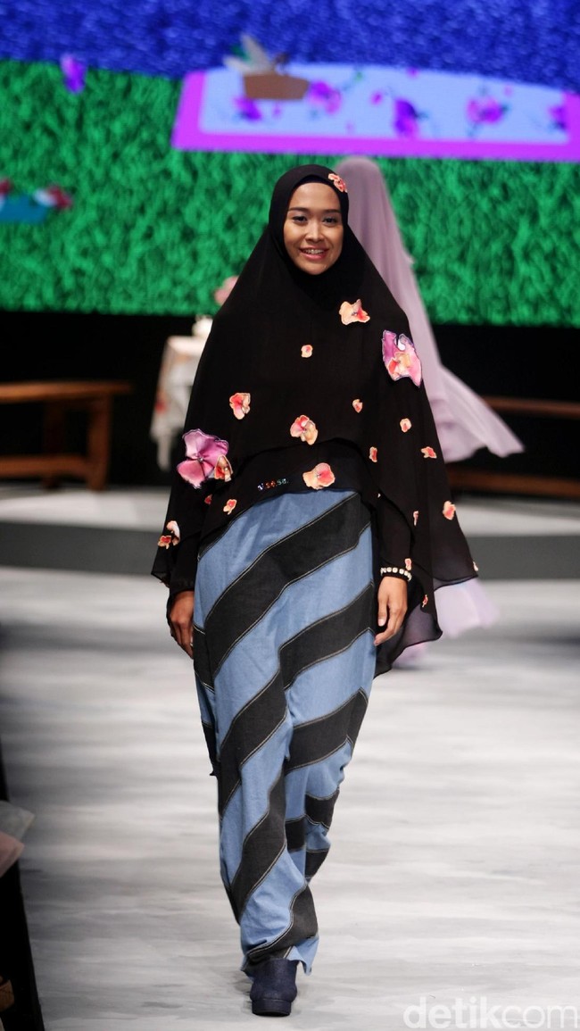 Koleksi Brand Si.Se.Sa yang mengusung tema PopNimes di Muslim Fashion Festival 2017. Jakarta Convention Center. Senayan. jakarta. [Foto: Mohammad Abduh/Wolipop]