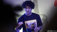 Lagu Musnah merupakan lagu baru di album tersebut yang diciptakan dengan berkolaborasi dengan Ryan dMasiv.