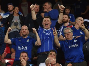 Momen Bentrokan Suporter Leicester dengan Polisi