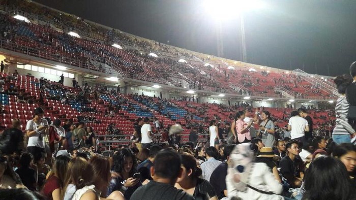 Semakin Malam, Semakin Ramai di Konser Coldplay