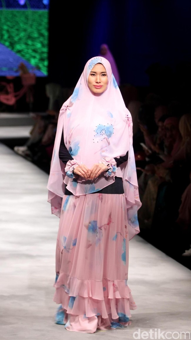 Koleksi Brand Si.Se.Sa yang mengusung tema PopNimes di Muslim Fashion Festival 2017. Jakarta Convention Center. Senayan. jakarta. [Foto: Mohammad Abduh/Wolipop]