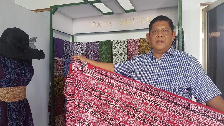 Pria Ini Pensiun Dini dari PNS demi Lestarikan Batik Banten Pria Ini Pensiun Dini dari PNS demi Lestarikan Batik Banten