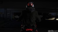 Di mobil, lampu rem yang diletakkan agak tinggi sudah banyak diterapkan.