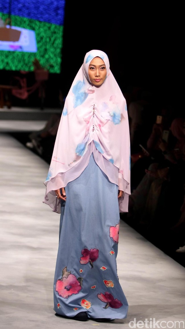Koleksi Brand Si.Se.Sa yang mengusung tema PopNimes di Muslim Fashion Festival 2017. Jakarta Convention Center. Senayan. jakarta. [Foto: Mohammad Abduh/Wolipop]