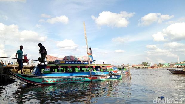Denyut Dagang di Sungai Musi yang Tak Pernah Berhenti
