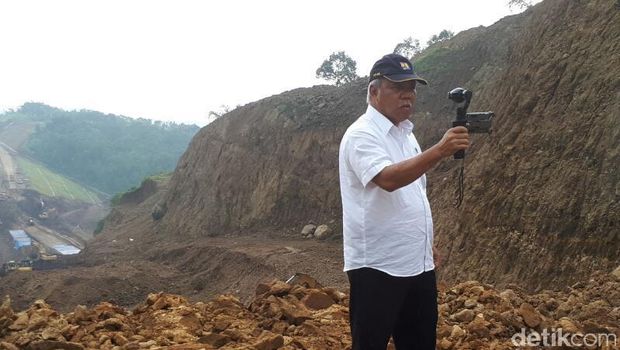 Menteri PUPR Vlogging di Tol Bawen-Salatiga