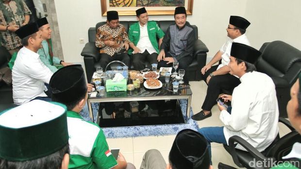 Djarot dan Sekjen Golkar di Masjid GP Ansor / 