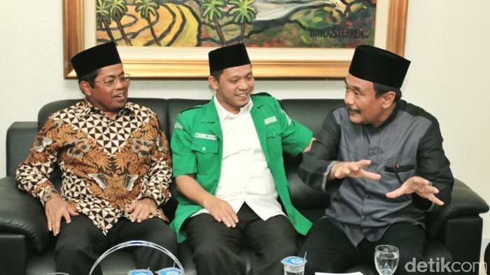 Djarot dan Sekjen Golkar Salat Jumat di Masjid GP Ansor