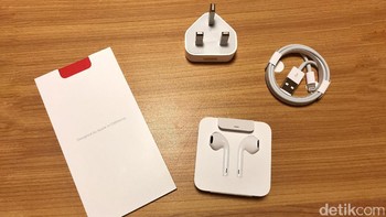 Seluruh perlengkapan yang tersimpan dalam kotak kemasan penjualan. Foto: Adi Fida Rahman/detikINET