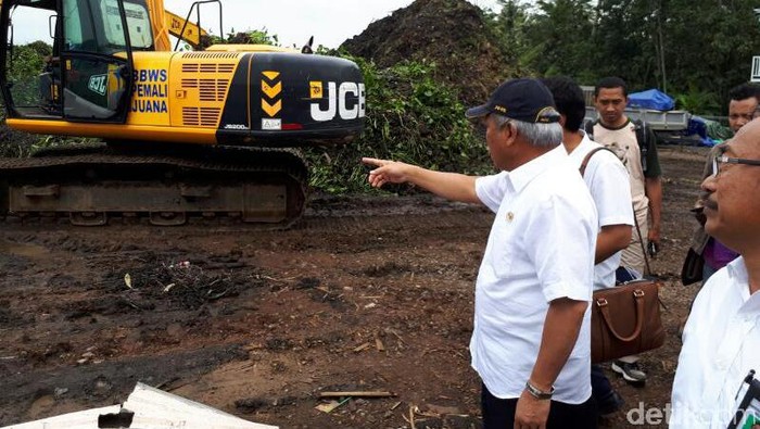 Menteri PUPR Cek Bersih-bersih Eceng Gondok di Danau Rawa Pening