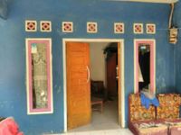 Pelaku sempat merusak rumah warga.