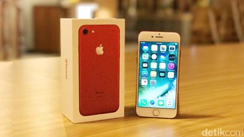 Bagaimana menurut Anda, cukup menggodakah iPhone 7 berkelir merah ini? Foto: Adi Fida Rahman/detikINET