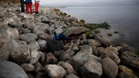 Surutnya Danau Galilea tentunya bisa dijelaskan secara ilmiah. Usaha penyelamatan danau pun terus dilakukan oleh pemerintah Israel. Sayang bila danau cantik ini kalau sampai kering kerontang (Ronen Zvulun/Reuters)