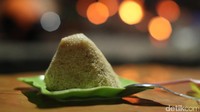 Warung ini juga menjual fehuk kukus, yaitu sejenis gaplek yang di tumbuk halus di campur parutan kelapa dan di tambah gula merah di kukus menggunakan periuk tanah liat.