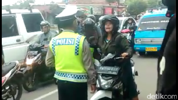 Diamuk Pemotor Wanita, Polisi di Depok Ini Tetap Sabar
