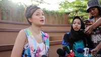 Selain itu Marshanda juga sempat memberikan penjelasan perihal bajunya yang dianggap terlalu seksi beberapa waktu lalu.