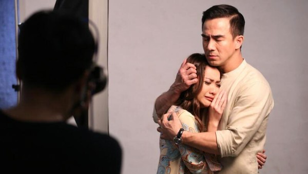 Saat BCL Menangis dalam Dekapan Joe Taslim