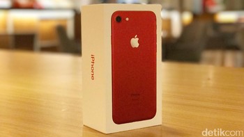 iPhone 7 merah menjadi penanda kerjasama Apple dengan (RED). Foto: Adi Fida Rahman/detikINET