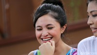 Namun ibu satu anak itu menyempatkan datang untuk berkumpul bersama teman sosialitanya itu.