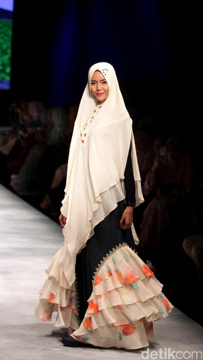 Koleksi Brand Si.Se.Sa yang mengusung tema PopNimes di Muslim Fashion Festival 2017. Jakarta Convention Center. Senayan. jakarta. [Foto: Mohammad Abduh/Wolipop]