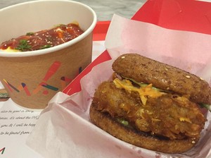 MAM: Di Sini Ada Burger Sehat dengan Patty Ayam Goreng Tepung yang Renyah