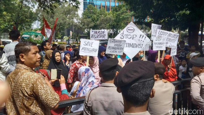 Warga Manggarai Demo Proyek Kereta Bandara di Ombudsman