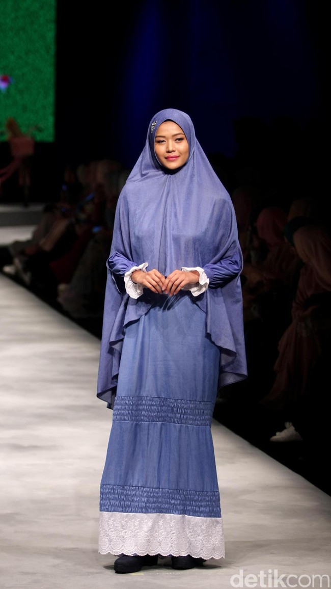 Koleksi Brand Si.Se.Sa yang mengusung tema PopNimes di Muslim Fashion Festival 2017. Jakarta Convention Center. Senayan. jakarta. [Foto: Mohammad Abduh/Wolipop]