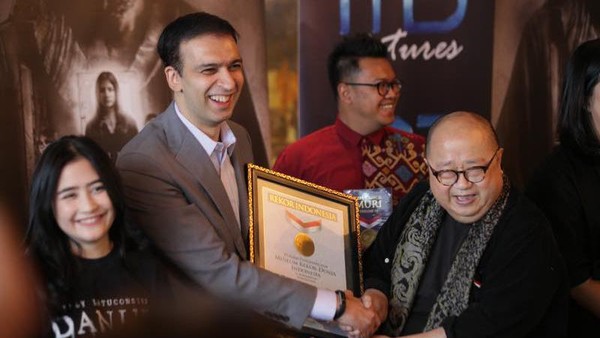 Tembus Sejuta Lebih Penonton, Danur Dapat Penghargaan Muri