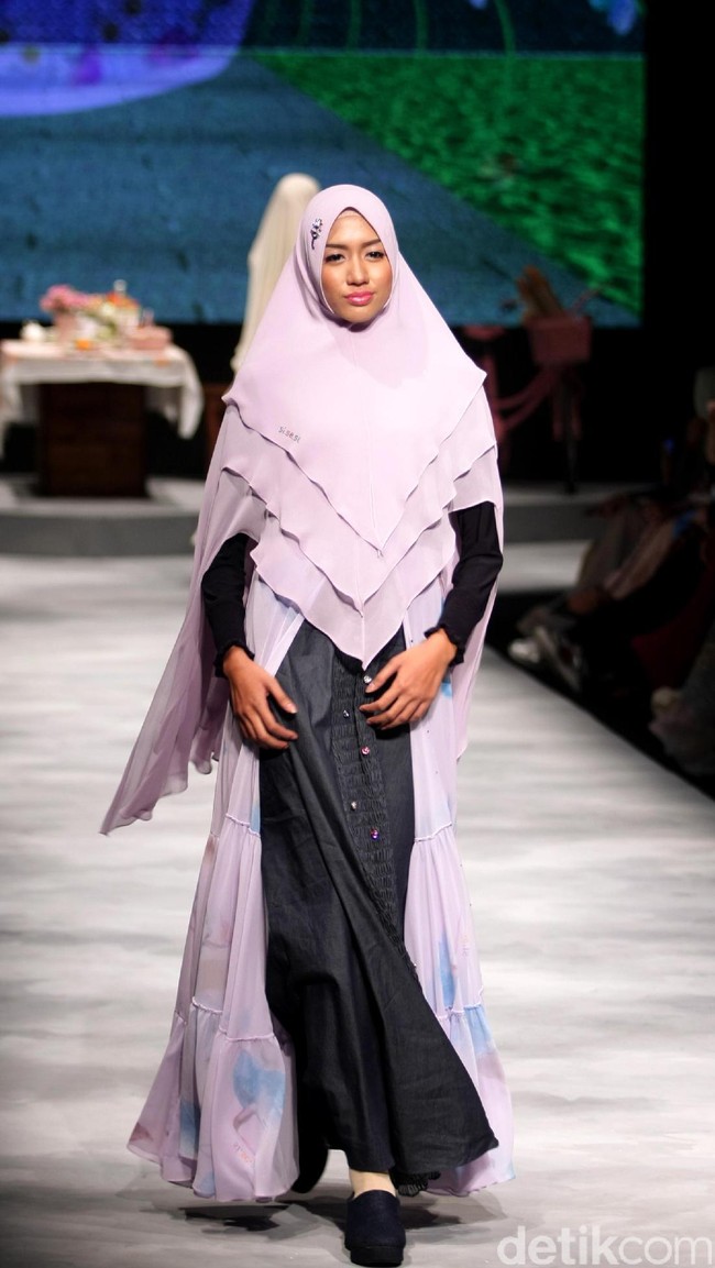 Koleksi Brand Si.Se.Sa yang mengusung tema PopNimes di Muslim Fashion Festival 2017. Jakarta Convention Center. Senayan. jakarta. [Foto: Mohammad Abduh/Wolipop]