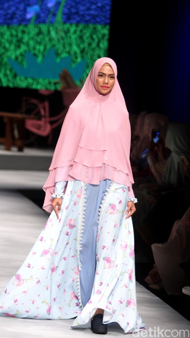 Koleksi Brand Si.Se.Sa yang mengusung tema PopNimes di Muslim Fashion Festival 2017. Jakarta Convention Center. Senayan. jakarta. [Foto: Mohammad Abduh/Wolipop]