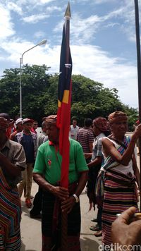 Kembalinya Pusaka dari RI ke Timor Leste Lewat Jembatan Air Mata