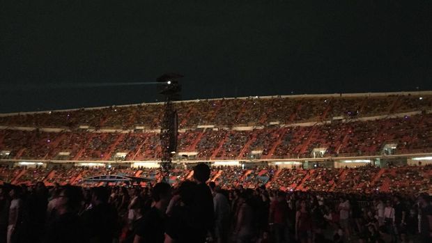 Suasana konser Coldplay di Bangkok.