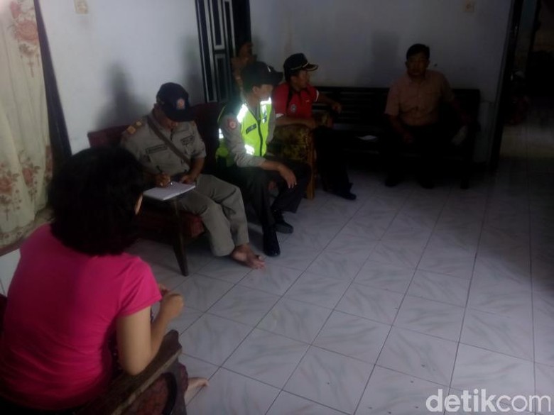 29 Warga di Blitar Keracunan Makanan Saat Acara Yasinan 29 Warga di Blitar Keracunan Makanan Saat Acara Yasinan