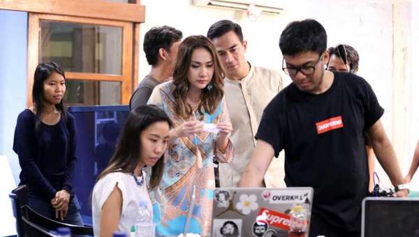 Saat BCL Menangis dalam Dekapan Joe Taslim Saat BCL Menangis dalam Dekapan Joe Taslim