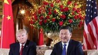 Perbandingan ekonomi AS dan China berdasarkan data yang dilansir dari CNNMoney, Jumat (7/4/2017). Populasi China sebesar 1,4 miliar jiwa, sementara AS 324 juta jiwa. Anggaran militer China US$ 214,8 miliar sementara AS US$ 596 miliar. Jumlah perusahaan di daftar 500 Perusahaan Terbaik Dunia China berada di angka 103 sementara AS 134.  (REUTERS/Carlos Barria)