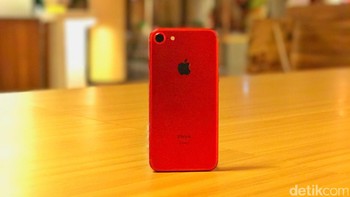 Cangkang belakangnya dibalut material aluminum berwarna merah. Foto: Adi Fida Rahman/detikINET