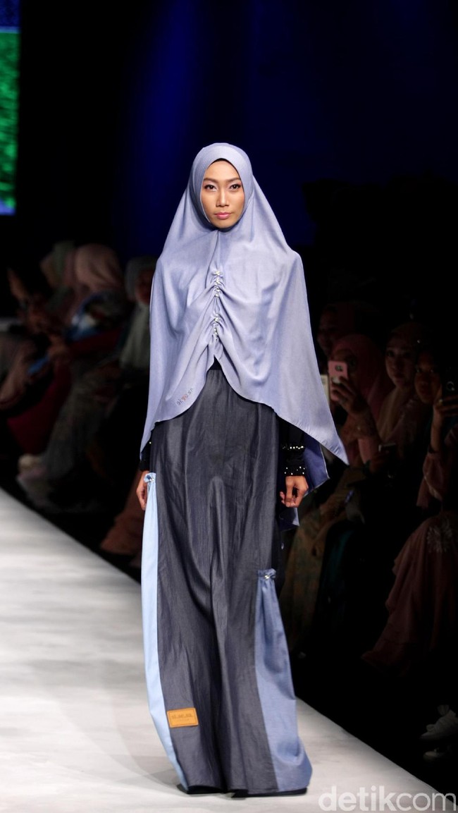 Koleksi Brand Si.Se.Sa yang mengusung tema PopNimes di Muslim Fashion Festival 2017. Jakarta Convention Center. Senayan. jakarta. [Foto: Mohammad Abduh/Wolipop]
