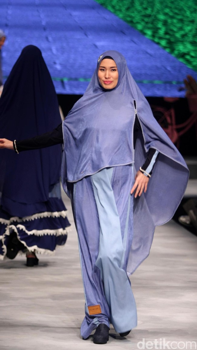 Koleksi Brand Si.Se.Sa yang mengusung tema PopNimes di Muslim Fashion Festival 2017. Jakarta Convention Center. Senayan. jakarta. [Foto: Mohammad Abduh/Wolipop]